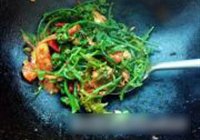 蕃茄炒水蕨菜的做法 步骤7