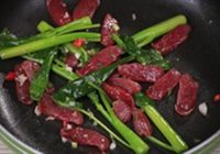 腊味炒芥蓝的做法 步骤4