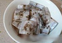 茄汁带鱼的做法 步骤2