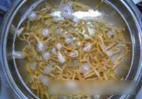葱爆鱿鱼丝的做法 步骤2