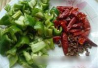 青椒麻辣鸡丁的做法 步骤2