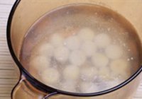 醪糟枸杞炖芋艿的做法 步骤2
