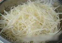 干煸黄金土豆丝的做法 步骤3