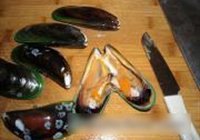 粉丝蒜蓉蒸青口的做法 步骤7