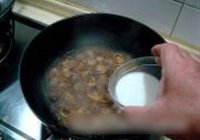 蚝油烧草菇的做法 步骤10