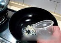 蚝油烧草菇的做法 步骤6
