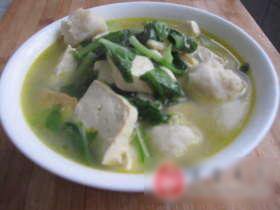 小白菜豆腐鱼丸汤