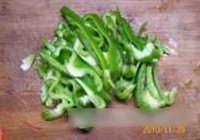 青椒萝卜炒肉丝的做法 步骤1