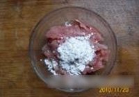 青椒萝卜炒肉丝的做法 步骤3