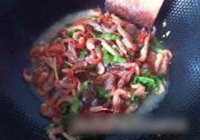 辣椒炒河虾的做法 步骤6