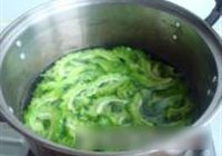 苦瓜炒腊猪耳朵的做法 步骤5