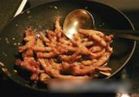 鱼香凤爪的做法 步骤6