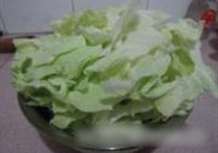 炝炒酸辣包菜的做法 步骤1