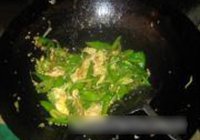 青椒炒鸡蛋的做法 步骤8