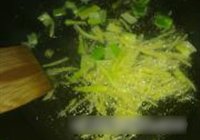 丝瓜鸡蛋粉条汤的做法 步骤6