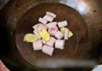 黄豆煲猪尾的做法 步骤2
