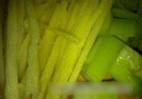 丝瓜鸡蛋粉条汤的做法 步骤2