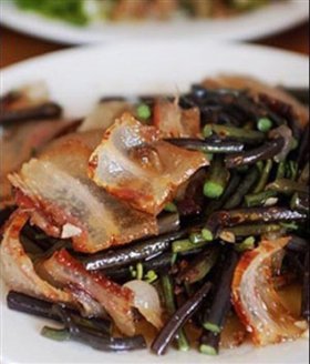 腊肉炒蕨菜