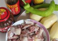 土豆烧鸡的做法 步骤1