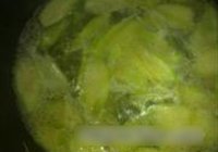 丝瓜鸡蛋粉条汤的做法 步骤8