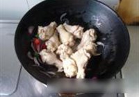 番茄红烩肉翅根的做法 步骤4