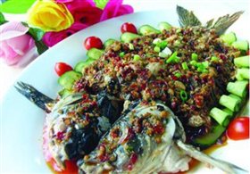 泡椒花生仁酱鲤鱼