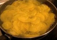 西班牙土豆鸡蛋饼的做法 步骤2