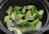 丝瓜烩油条的做法 步骤7