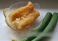 丝瓜烩油条的做法 步骤1