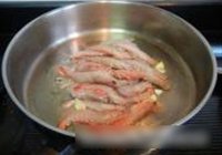 剥杆菜炒毛虾的做法 步骤4