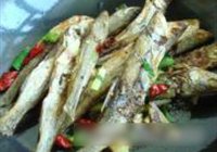 面筋闷小白鱼的做法 步骤5
