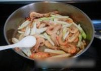 剥杆菜炒毛虾的做法 步骤7