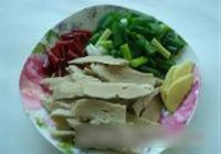 面筋闷小白鱼的做法 步骤2