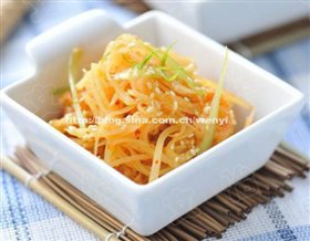 辣白菜拌土豆丝