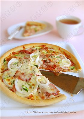 熏肉洋葱披萨