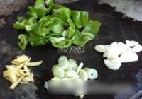 酱香地三鲜的做法 步骤2