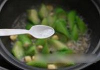 丝瓜烩油条的做法 步骤10