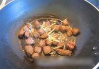 秋葵果仁炒牛肉粒的做法 步骤5