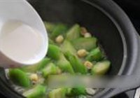丝瓜烩油条的做法 步骤13