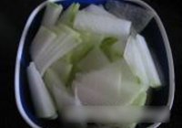 蟹味菇炒冬瓜的做法 步骤2