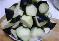 茄子炖土豆的做法 步骤2