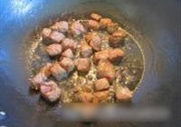 秋葵果仁炒牛肉粒的做法 步骤4