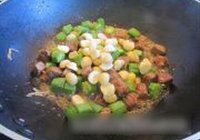 秋葵果仁炒牛肉粒的做法 步骤7
