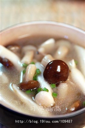 杂骨菌菇汤