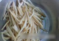 五花肉香炒江南仔的做法 步骤2