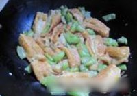 油条炒丝条的做法 步骤7