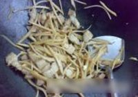 五花肉香炒江南仔的做法 步骤7
