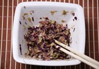 黑豆浆紫甘蓝肉龙的做法 步骤2
