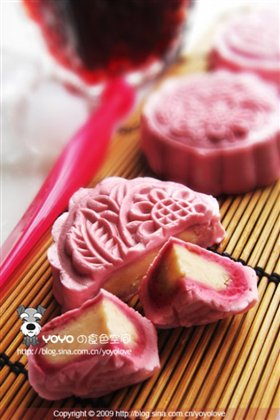玫瑰红酒莲蓉冰皮月饼