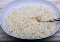三文鱼北极贝鲜虾手握寿司的做法 步骤2